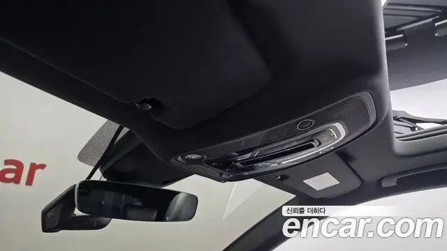 Audi Q8 2022 — Şəkil 16/36