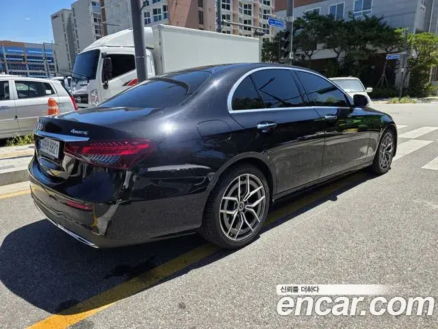 Mercedes-Benz E-Class 2021 — Photo 15/20