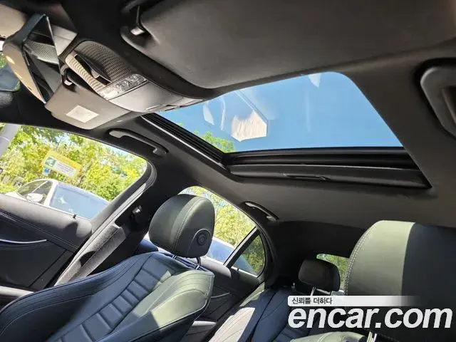 Mercedes-Benz E-Class 2021 — Photo 2/20
