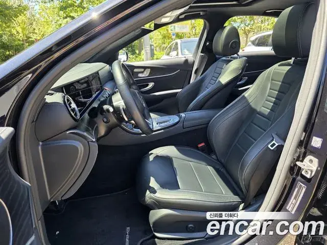 Mercedes-Benz E-Class 2021 — Photo 1/20