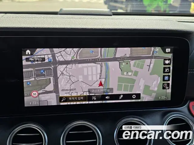 Mercedes-Benz E-Class 2021 — Photo 19/20