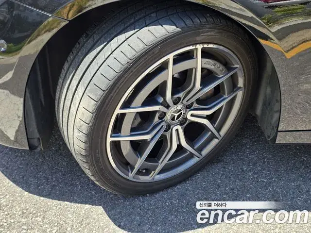 Mercedes-Benz E-Class 2021 — Photo 13/20