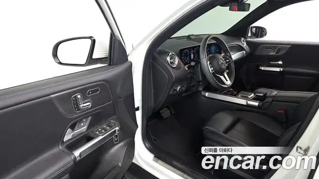 Mercedes-Benz GLB-Class 2020 — Фото 8/20