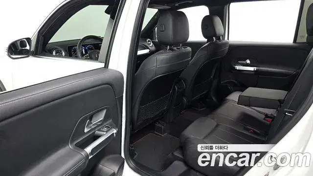 Mercedes-Benz GLB-Class 2020 — Фото 10/20