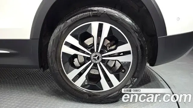 Mercedes-Benz GLB-Class 2020 — ფოტო 16/29