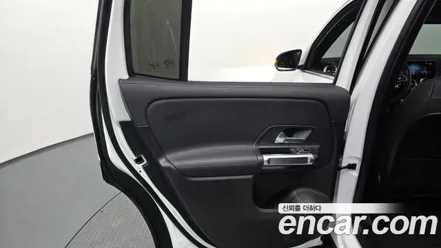 Mercedes-Benz GLB-Class 2020 — ფოტო 8/29