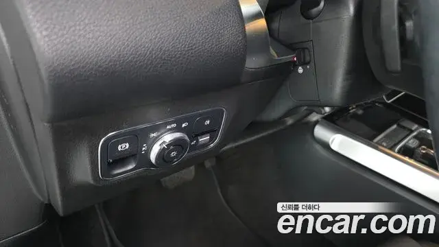 Mercedes-Benz GLB-Class 2020 — ფოტო 15/29