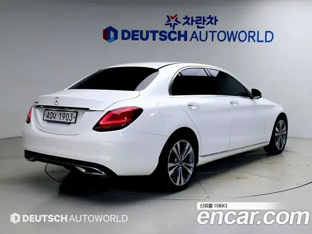Mercedes-Benz C-Class 2019 — Photo 12/20