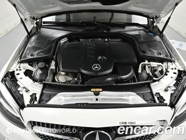 Mercedes-Benz C-Class 2019 — Photo 7/20