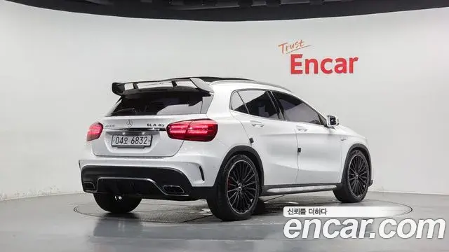 Mercedes-Benz GLA-Class 2018 — Photo 7/33