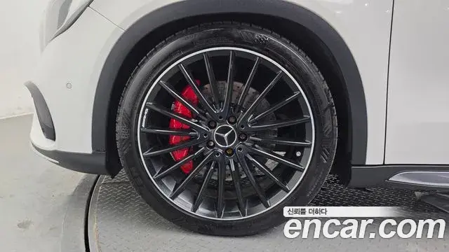 Mercedes-Benz GLA-Class 2018 — Photo 12/33
