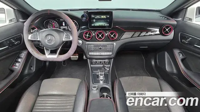 Mercedes-Benz GLA-Class 2018 — Photo 22/33