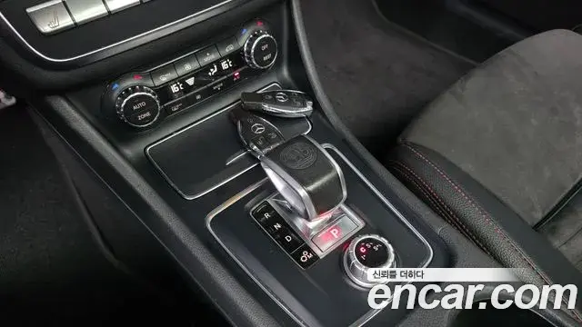 Mercedes-Benz GLA-Class 2018 — Photo 15/33