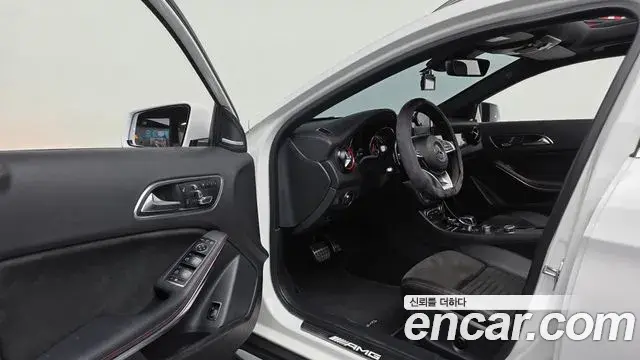 Mercedes-Benz GLA-Class 2018 — Photo 18/33
