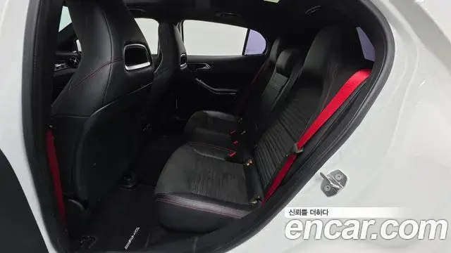 Mercedes-Benz GLA-Class 2018 — Photo 11/33