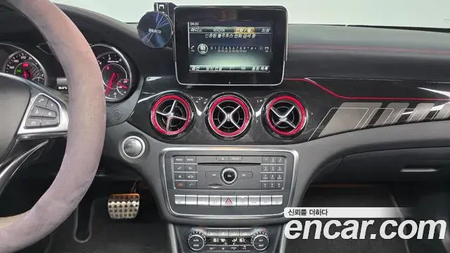 Mercedes-Benz GLA-Class 2018 — Photo 29/33