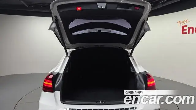 Mercedes-Benz GLA-Class 2018 — Photo 27/33