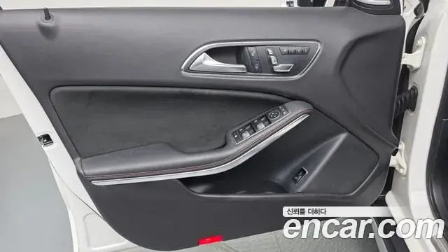 Mercedes-Benz GLA-Class 2018 — Photo 2/33