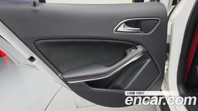 Mercedes-Benz GLA-Class 2018 — Photo 20/33