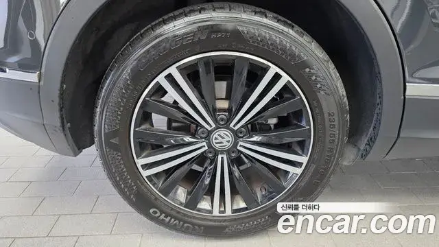Volkswagen Tiguan 2019 — Photo 22/33