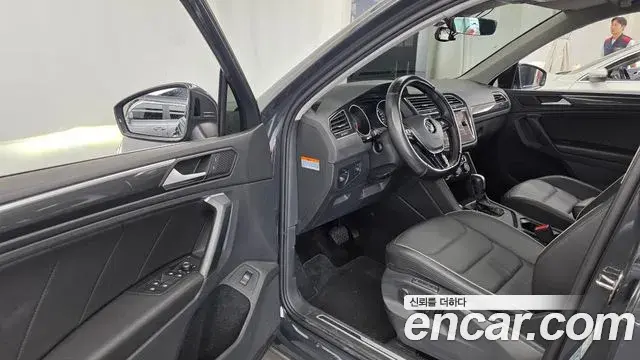 Volkswagen Tiguan 2019 — Photo 7/33