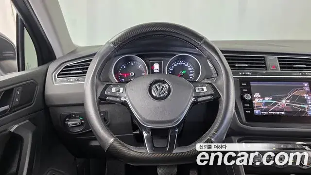 Volkswagen Tiguan 2019 — Photo 13/33