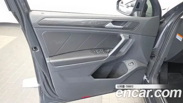Volkswagen Tiguan 2019 — Photo 2/33