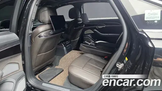 Audi A8 2021 — Şəkil 31/39