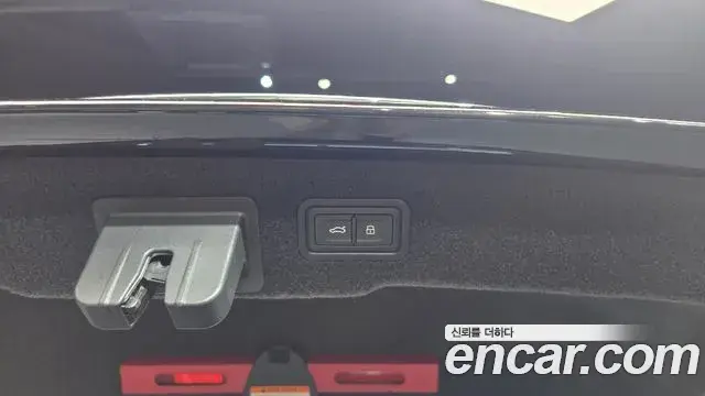Audi A8 2021 — Şəkil 16/39