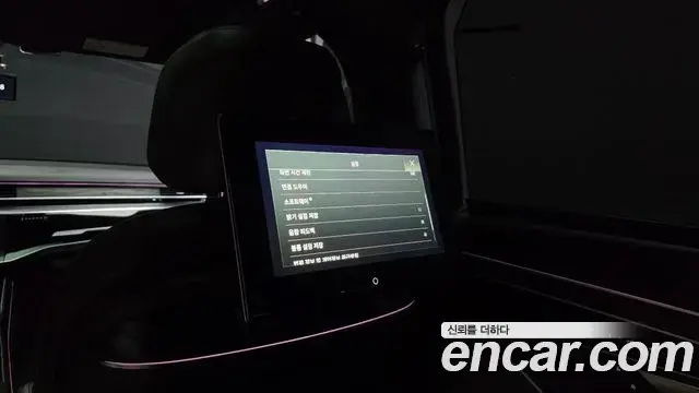 Audi A8 2021 — Şəkil 9/39