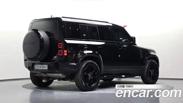 Land Rover Defender 2023 — Фото 2/20