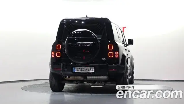 Land Rover Defender 2023 — Фото 4/20