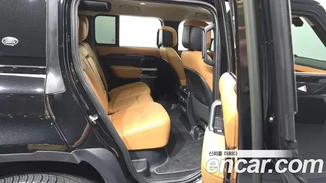 Land Rover Defender 2023 — Фото 12/20