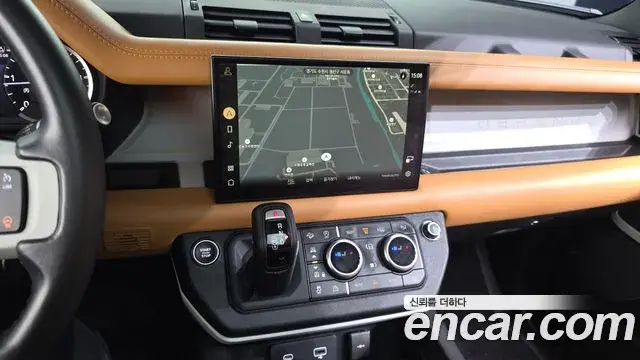 Land Rover Defender 2023 — Фото 13/20