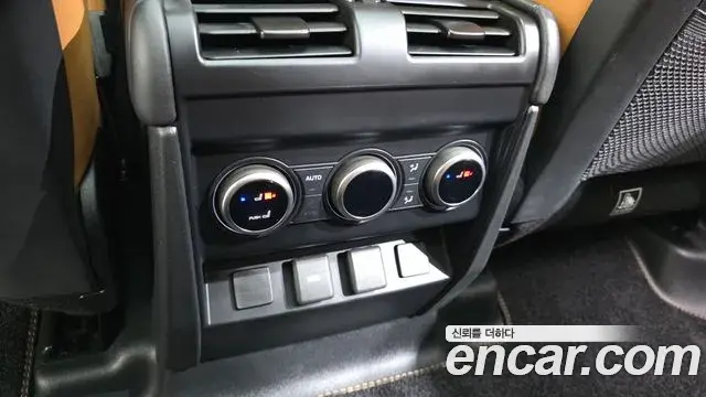 Land Rover Defender 2023 — Фото 18/20