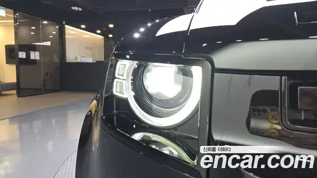 Land Rover Defender 2023 — ფოტო 14/34