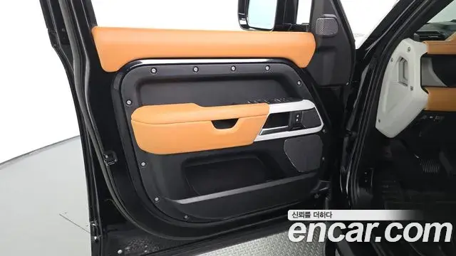 Land Rover Defender 2023 — ფოტო 17/34