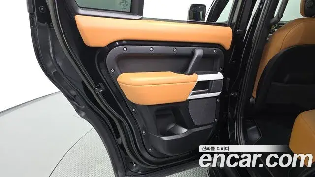 Land Rover Defender 2023 — ფოტო 22/34