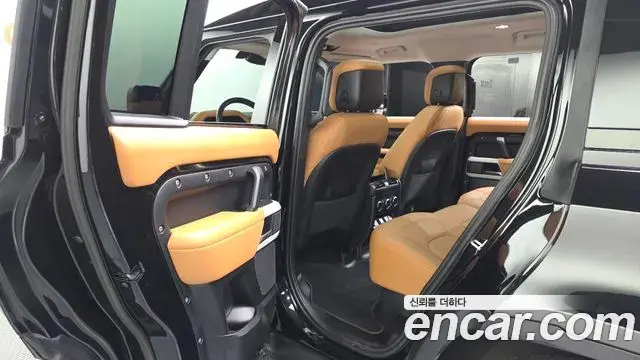 Land Rover Defender 2023 — ფოტო 19/34