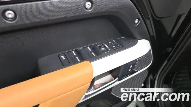 Land Rover Defender 2023 — ფოტო 3/34
