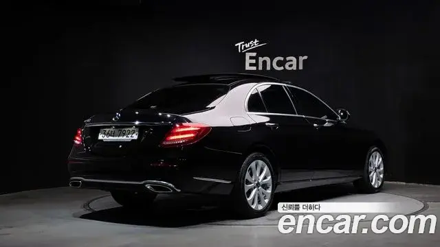 Mercedes-Benz E-Class 2019 — Фото 2/20