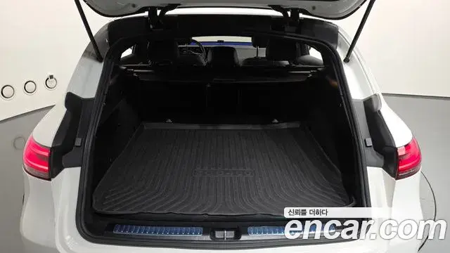 Mercedes-Benz EQC 2020 — Şəkil 21/34