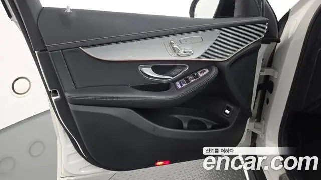 Mercedes-Benz EQC 2020 — Şəkil 30/34