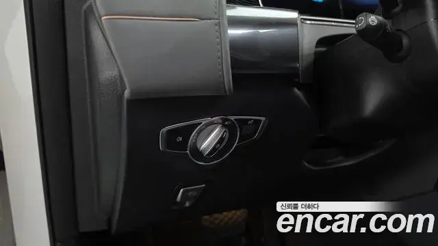 Mercedes-Benz EQC 2020 — Şəkil 33/34
