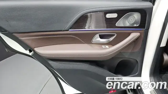 Mercedes-Benz GLE-Class 2022 — ფოტო 21/37