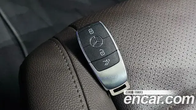Mercedes-Benz GLE-Class 2022 — ფოტო 18/37