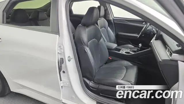 Kia K5 2022 — Photo 19/30