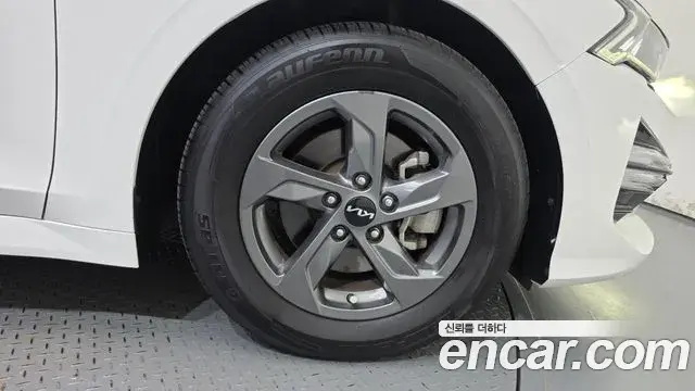Kia K5 2022 — Photo 23/30