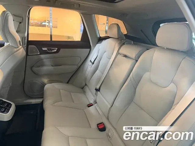 Volvo XC60 2026 — Фото 10/20