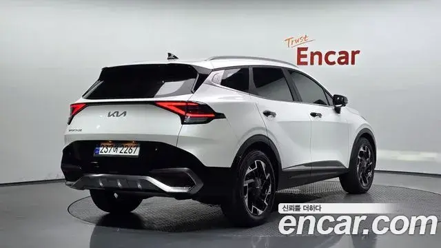 Kia Sportage 2021 — Фото 2/20
